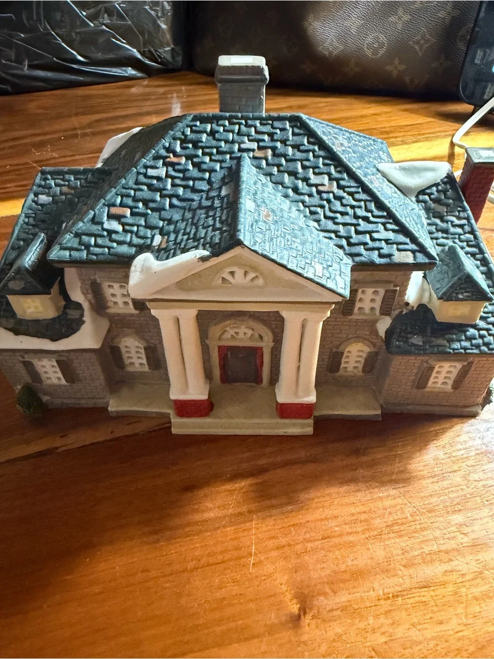Lemax Dickensvale Porcelain Lighted House - Red, Black & White Box